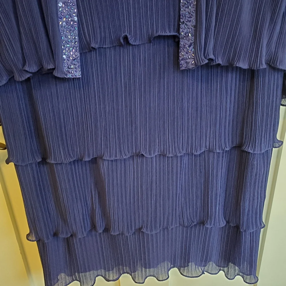 Dress - Picture 4 of 6